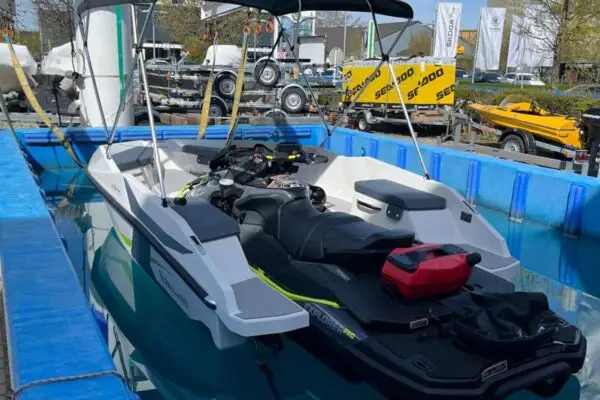 Sea-Doo Explorer Pro 170 + WaveBoot 444 + Trailer MJ23 | 37 Bh | Doppelzulassung